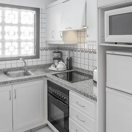 Sunset Bay Club 4* أذيخي