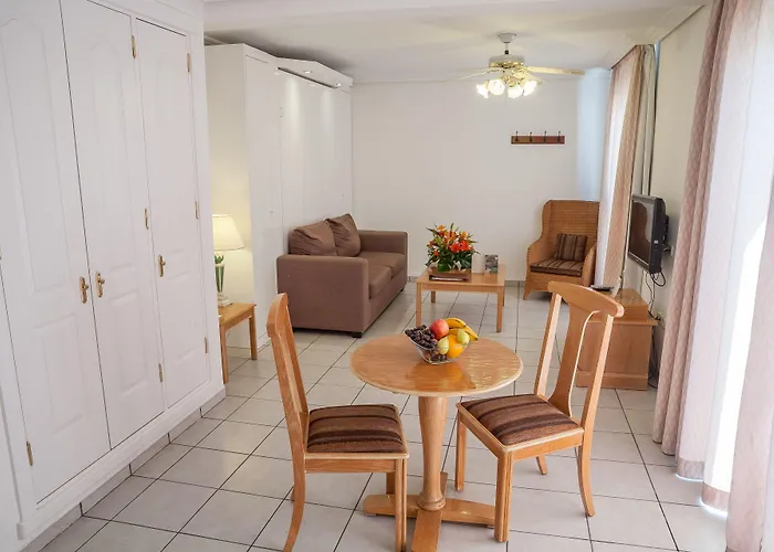 Sunset Bay Club Aparthotel